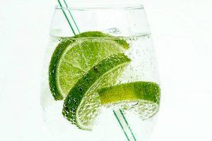 closeup of keto cocktails with lime slices